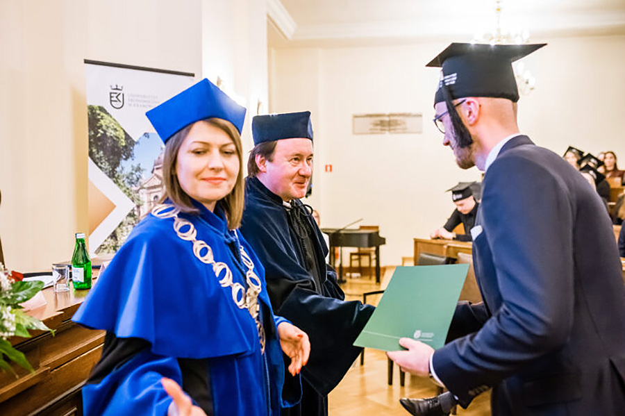 Uroczysta Graduacja Absolwentow Rocznika 2022 03